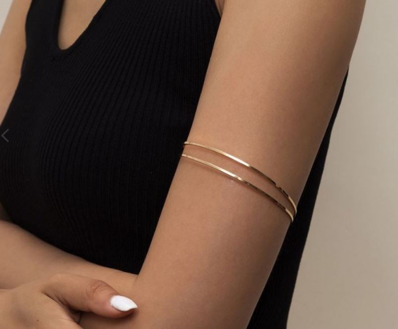Bracelet de bras: L'accessoire ultime pour une allure audacieuse !